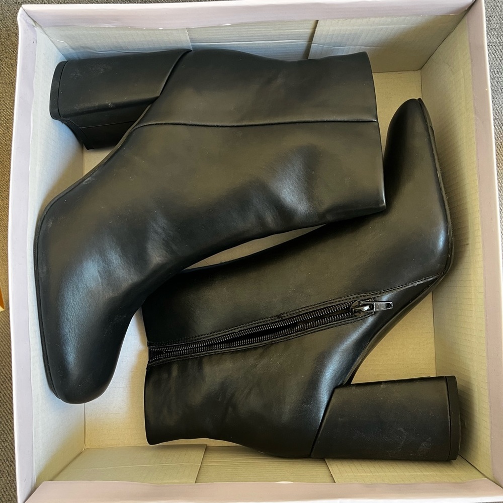 Madden Girl Black Ankle Booties Sleek High-Heeled